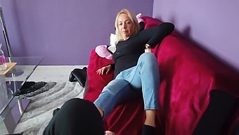 A Blonde Babe'S Introduction To Foot Worship