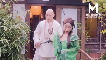 Asian Beauty Guofeng In A Sensual Big Ass Feature